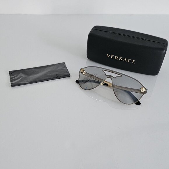 VERSACE WOMEN'S GORGEOUS SUNGLASSES! - Picture 13 of 16